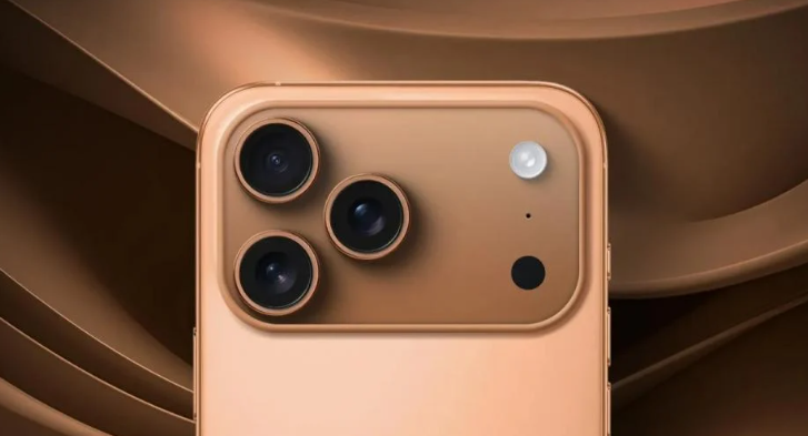 iPhone 17 Pro з антивідблисковим склом на фоні яскравого сонячного світла
