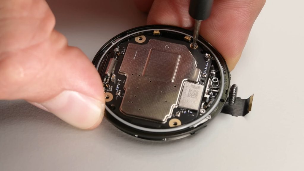 Фото з відео iFixit 
